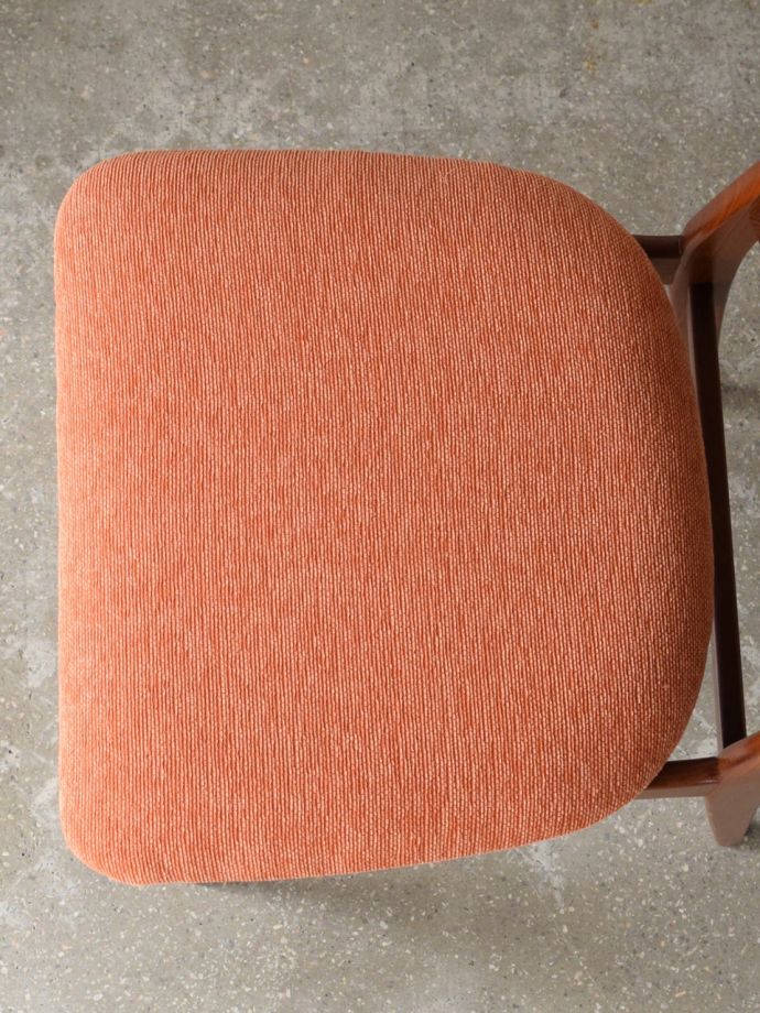 ダイニングチェア アンティークチェア・椅子 60s チェア 座面を上から見るとこんな感じ長時間座っても疲れません。(m-647-c)