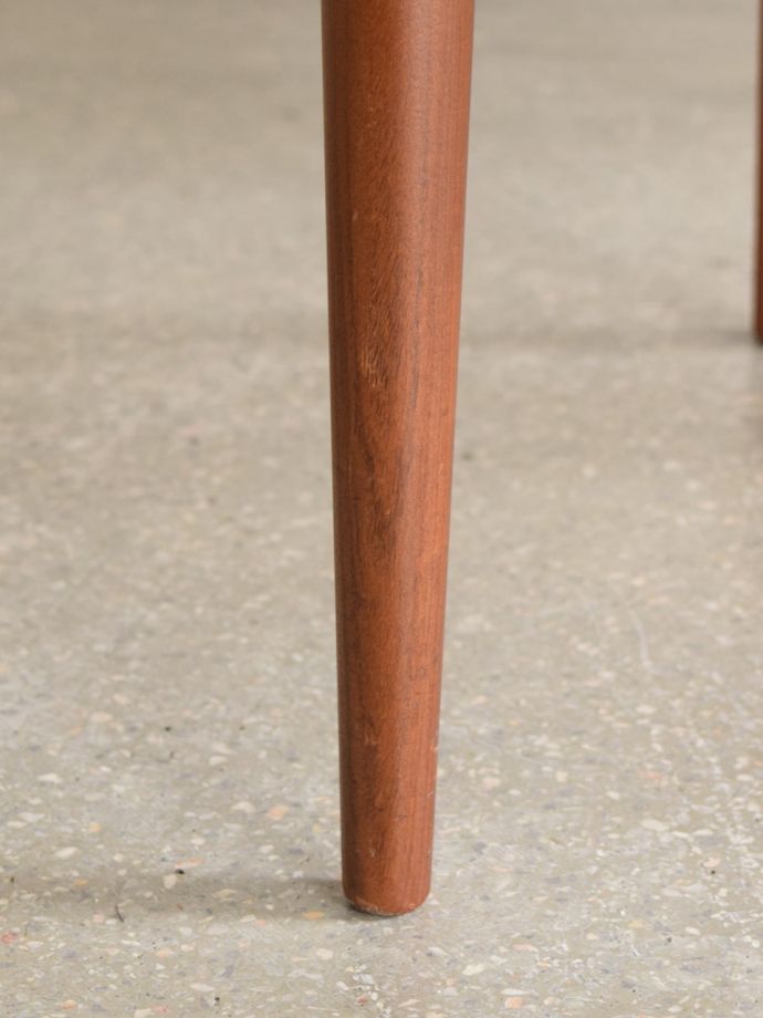 アンティークチェアの脚