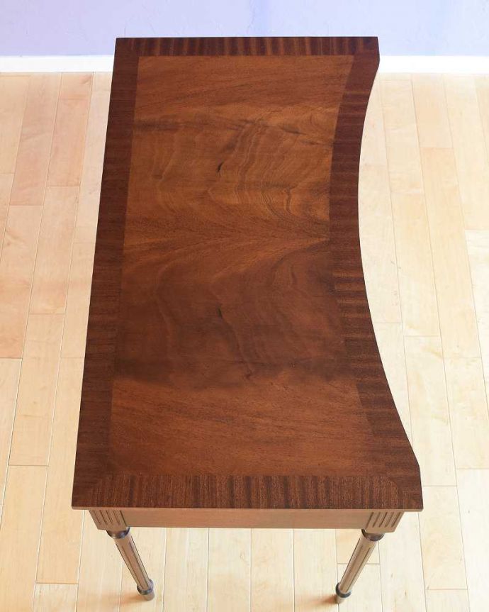 アンティークのデスク・書斎机 アンティーク家具 デスクに使えるアンティーク家具、引き出し付きのホールテーブル(デスク)。天板もピカピカにお直ししました。(m-647-f)