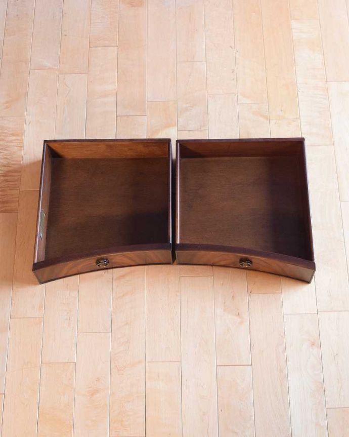 アンティークのデスク・書斎机 アンティーク家具 デスクに使えるアンティーク家具、引き出し付きのホールテーブル(デスク)。引き出しの中もキレイに修復しました!もちろん引き出しの中も職人がキレイにお直しました。(m-647-f)