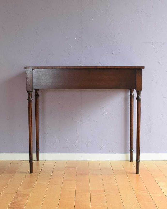 アンティークのデスク・書斎机 アンティーク家具 デスクに使えるアンティーク家具、引き出し付きのホールテーブル(デスク)。後ろ姿も見て下さい。(m-647-f)