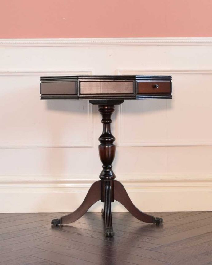 アンティークのテーブル アンティーク家具 珍しい!八角形の天板のイギリスで見つけたアンティークドラムテーブル(革張り)。クルッと回転。(m-649-f)