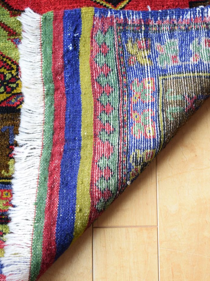 トライバルラグの裏面