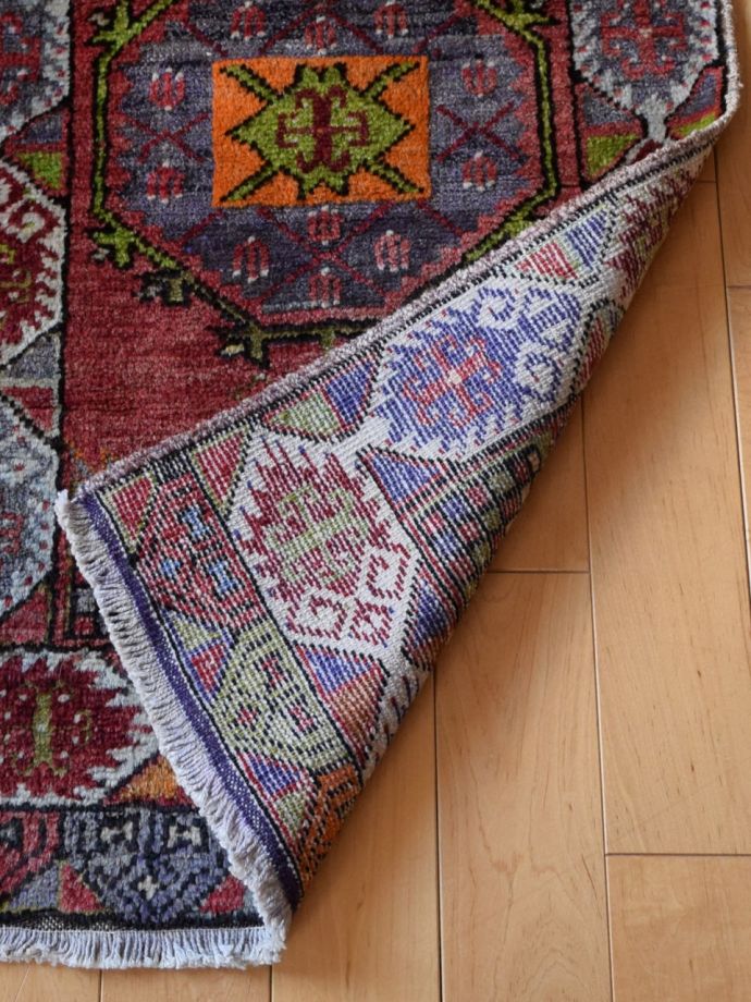 トライバルラグの裏面