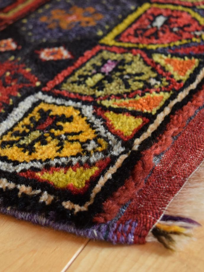 ヴィンテージのトライバルラグ