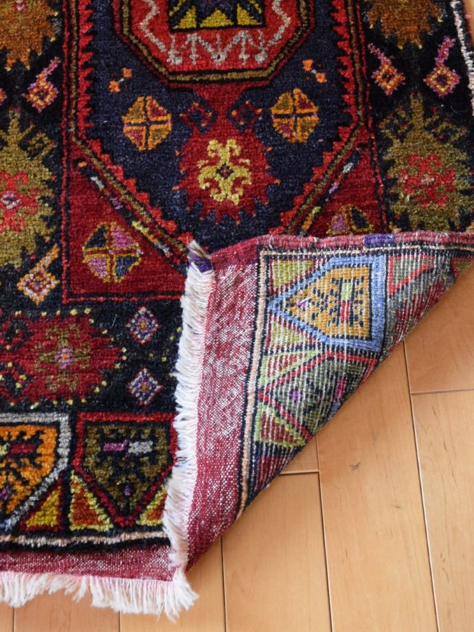 トライバルラグの裏面