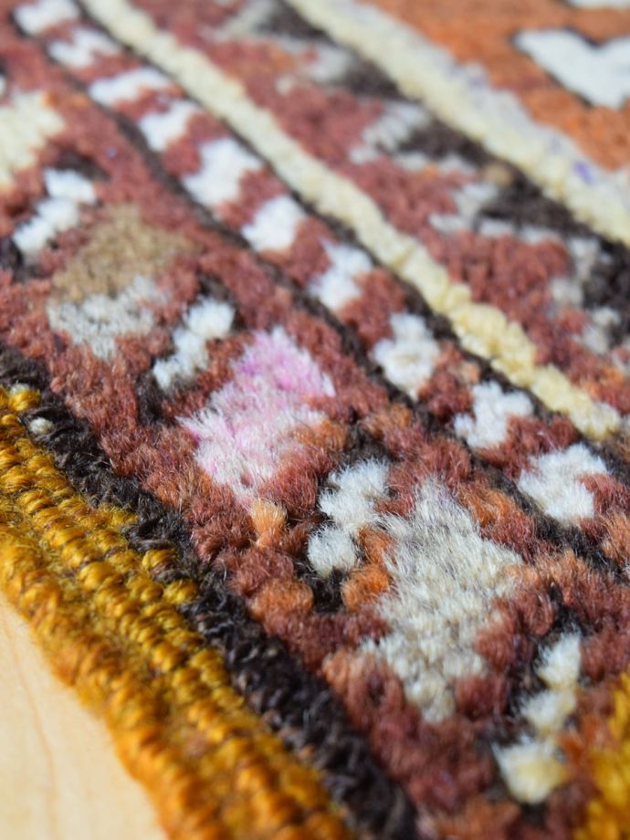 ヴィンテージのトライバルラグ