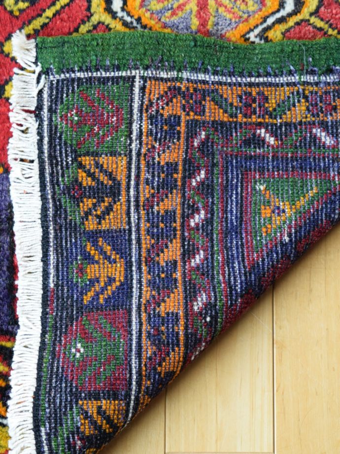 トライバルラグの裏面