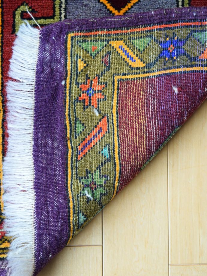 トライバルラグの裏面