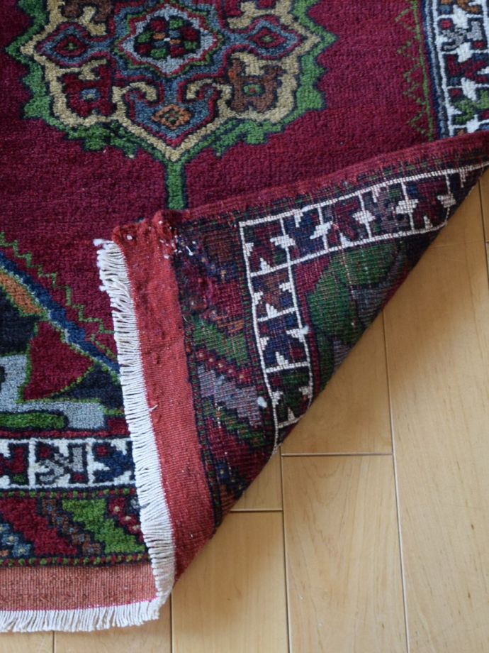 トライバルラグの裏面