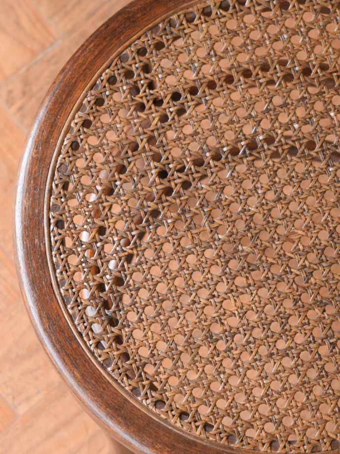 アンティークの椅子の座面の模様