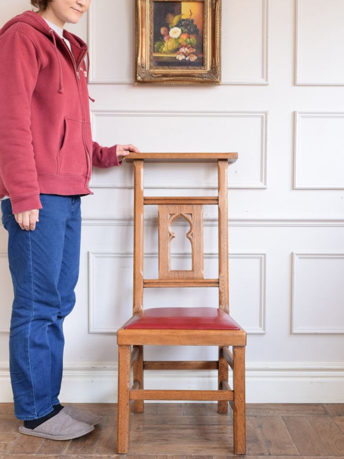 英国アンティークのチャーチチェア