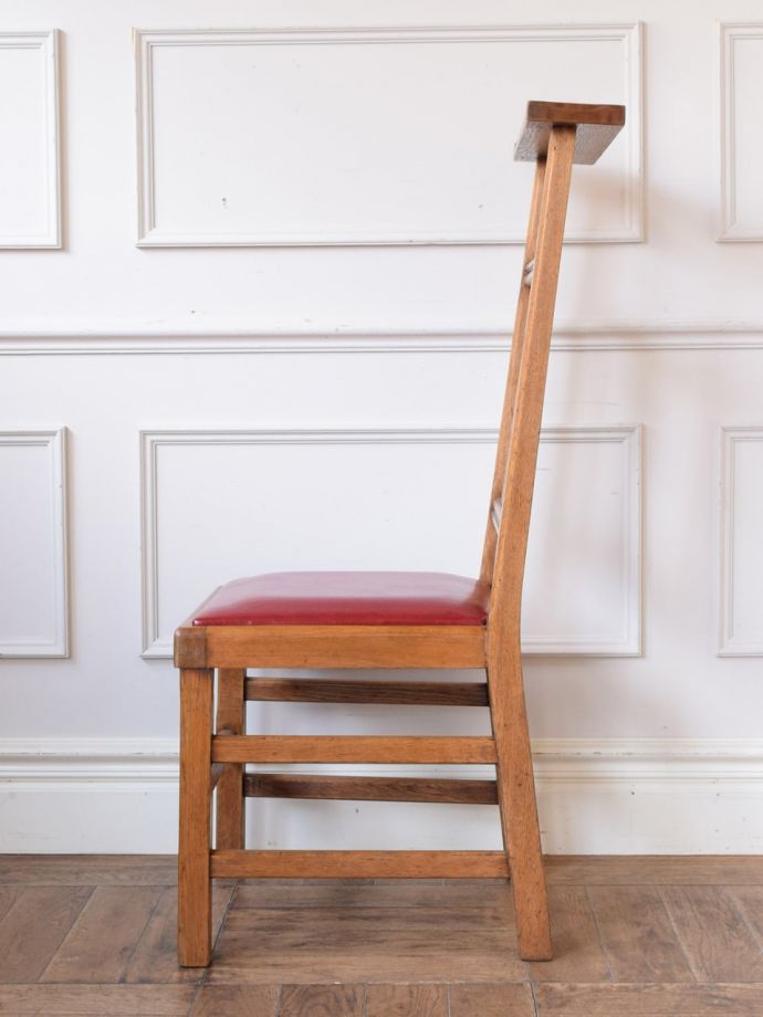 チャーチチェアの横顔