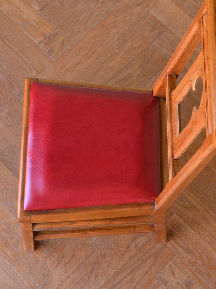 アンティークのチャーチチェア、ポインテッドアーチの背もたれが