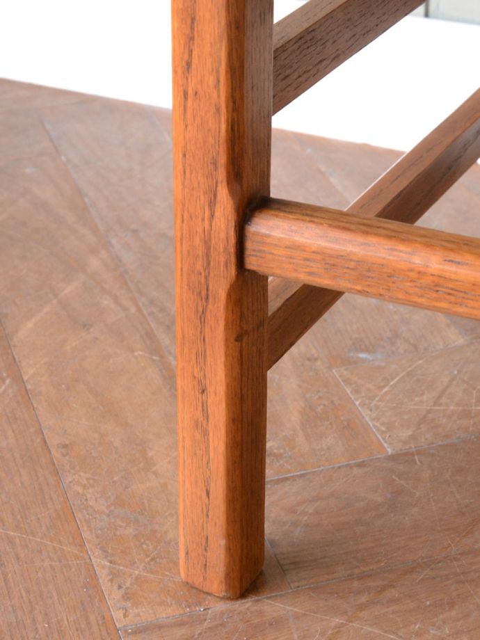 アンティークチェアの脚