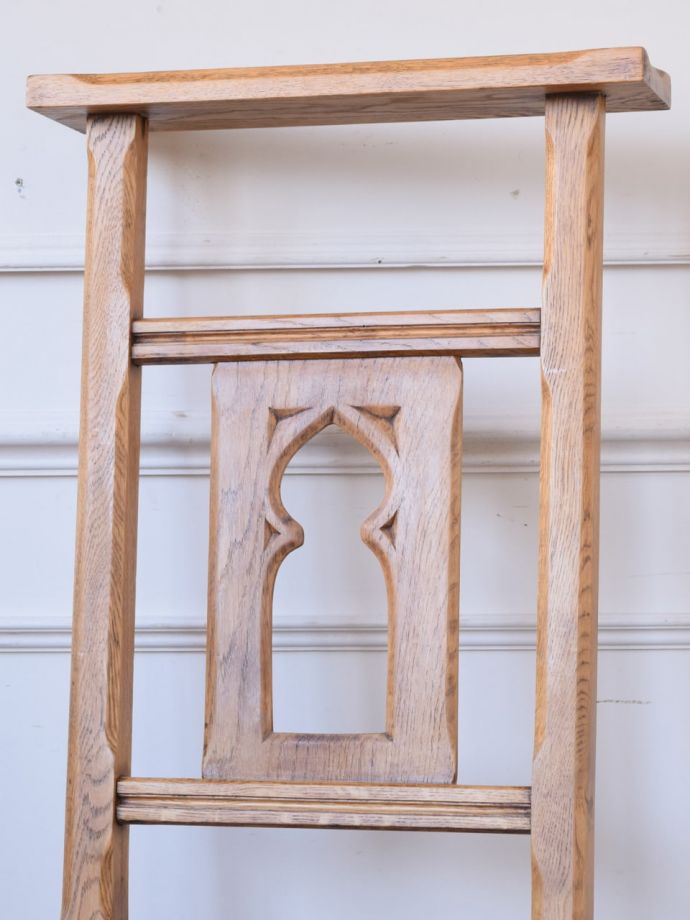 アンティークチェアの背もたれ