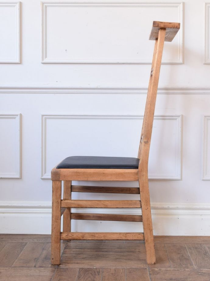 チャーチチェアの横顔