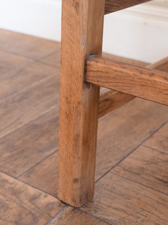 アンティークチェアの脚