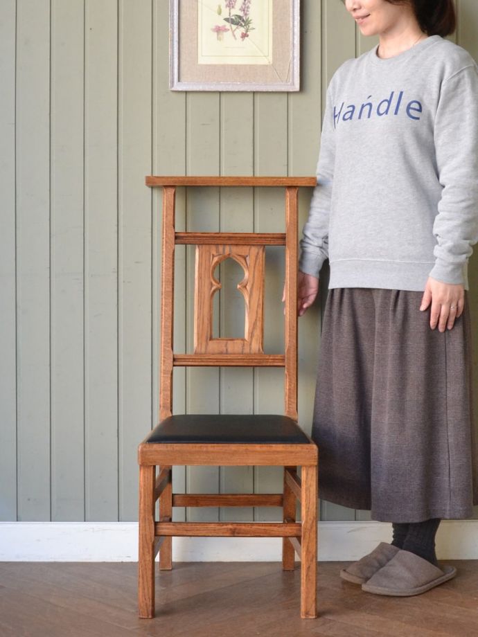 英国アンティークのチャーチチェア