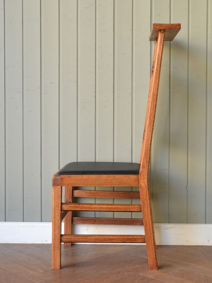 チャーチチェアの横顔