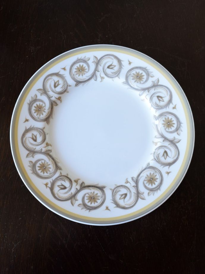 英国アンティークのおしゃれな食器