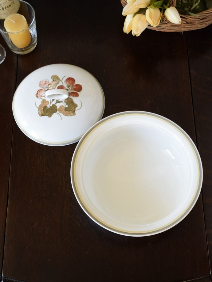 おしゃれなアンティークの食器