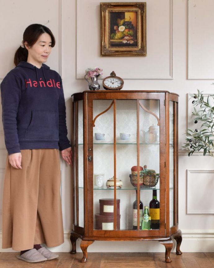 英国アンティークのガラスキャビネット