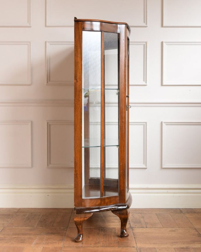 キャビネットの側面