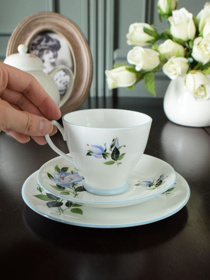 イギリスのカップ&ソーサー(トリオ)