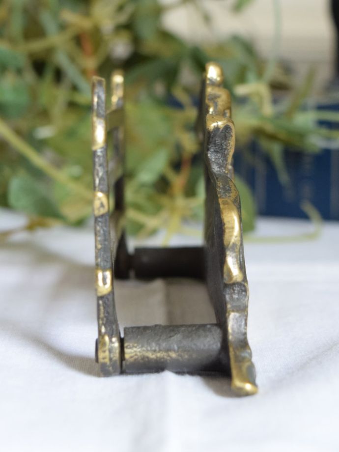 アンティークの真鍮レターラック