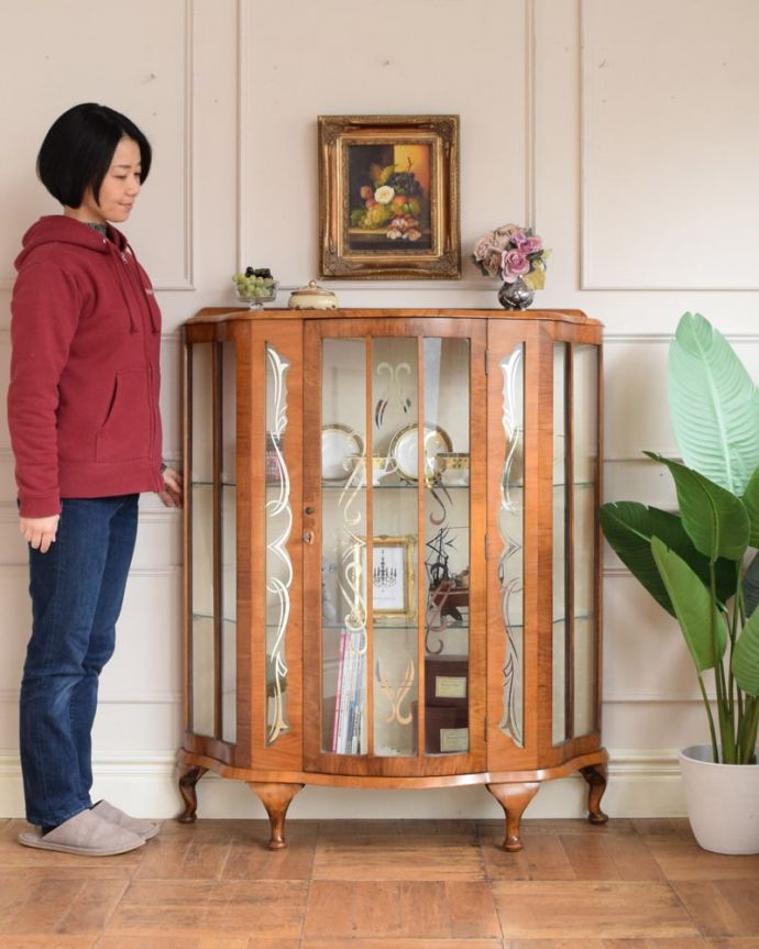 英国アンティークのガラスキャビネット