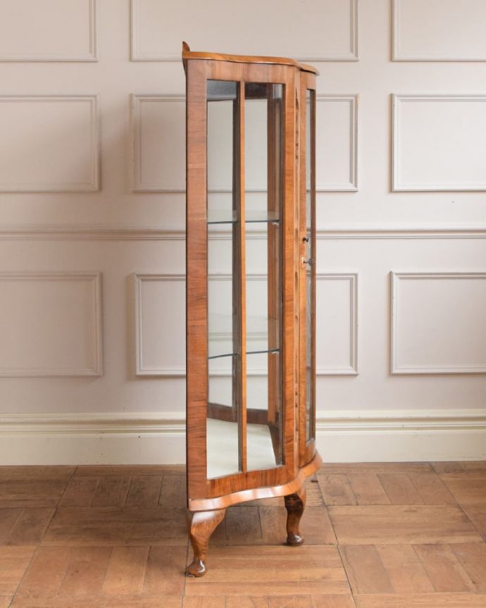 キャビネットの側面