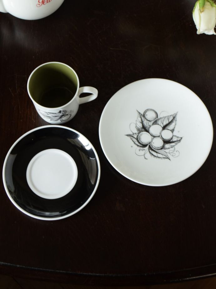 英国アンティークのおしゃれな食器