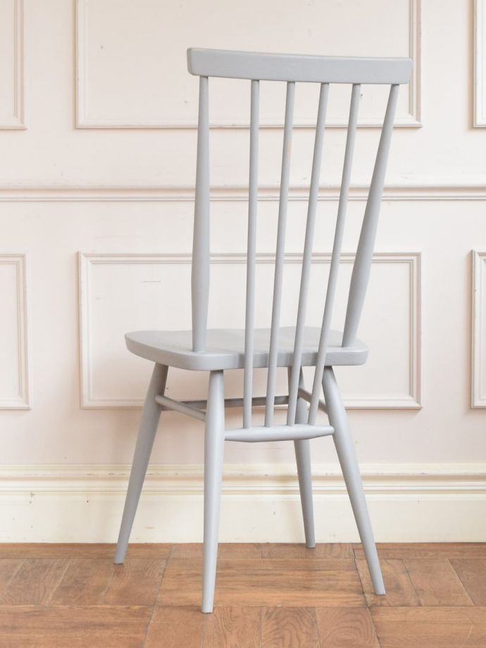 アーコールチェアの後ろ姿