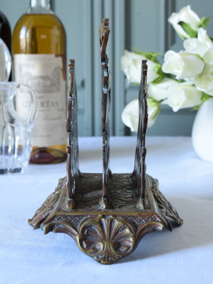 アンティークの真鍮レターラック