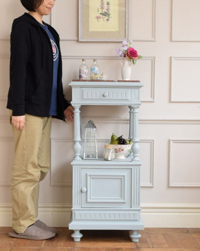 アンティークのキャビネット　アンティーク家具　フランスのペイントアンティーク家具、大理石天板のサイドキャビネット。とっても可愛い小さなペイント家具やっぱりフランスから届いたペイントの家具って色が可愛いんです。(m-664-f)