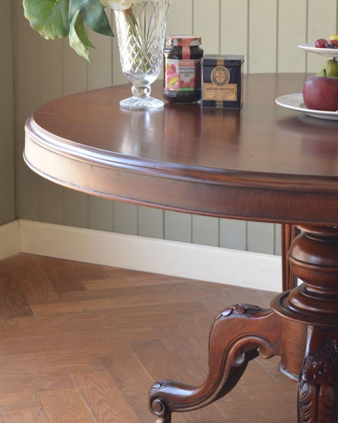 アンティークのテーブル アンティーク家具 ティルトップテーブル 人気のトライポットタイプの1本脚先が3つに分かれた1本足のテーブルって、みんなから人気。(m-665-f)