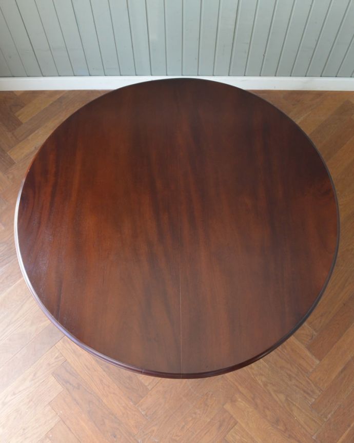 アンティークのテーブル アンティーク家具 ティルトップテーブル テーブルを上から見ると、こんな感じです。(m-665-f)