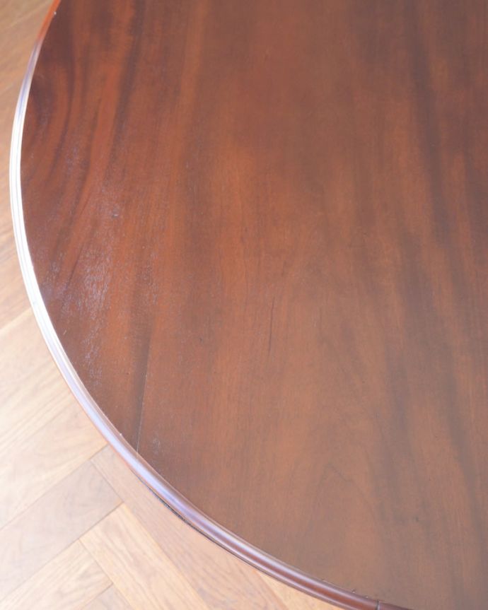 アンティークのテーブル アンティーク家具 ティルトップテーブル ピッカピカに修復しました☆天板の塗装は職人がキレイに修復しているので、とてもキレイです!安心して使って下さい。(m-665-f)