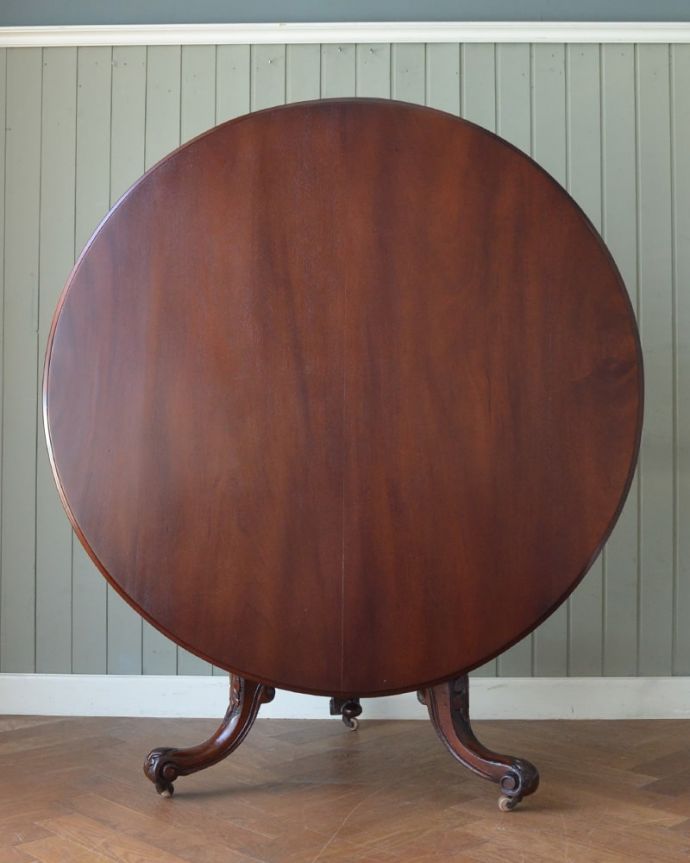 アンティークのテーブル アンティーク家具 ティルトップテーブル 立てて見ると、スクリーン畳んだ所を正面から見るとこんな感じ。(m-665-f)