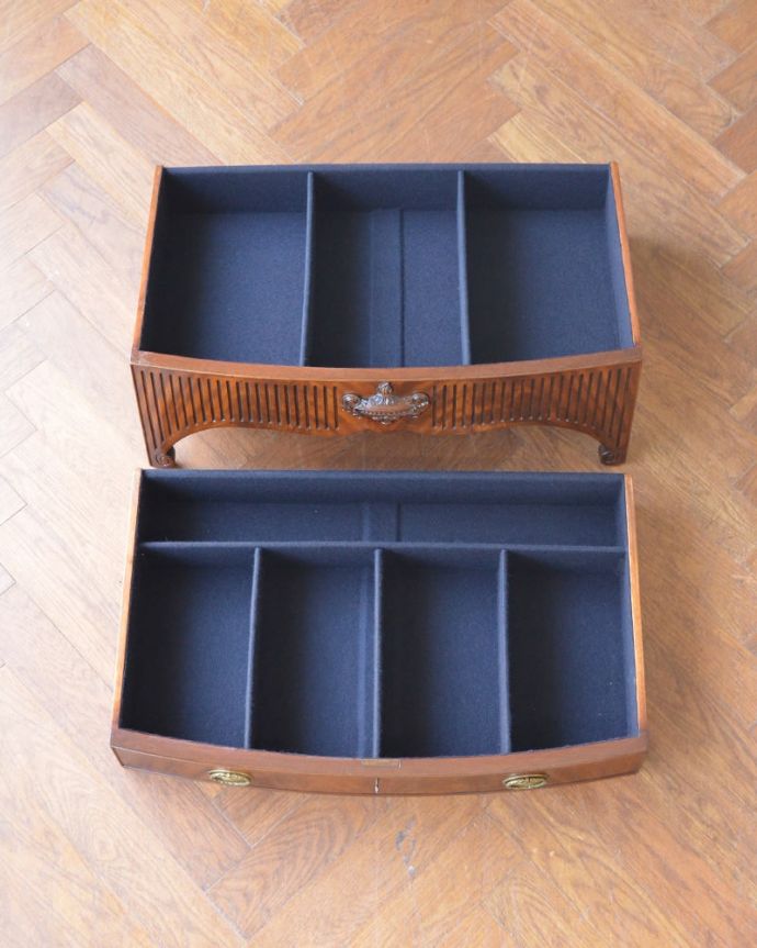 アンティークのキャビネット アンティーク家具 サイドボード 引き出しの中もキレイに修復しましたもともとカトラリーを入れて使っていた引き出し。(m-666-f)