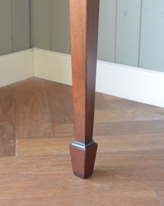 アンティークのキャビネット アンティーク家具 サイドボード 女性1人でラクラク運べちゃう仕掛けHandleのアンティークは、脚の裏にフェルトキーパーをお付けしています。(m-666-f)