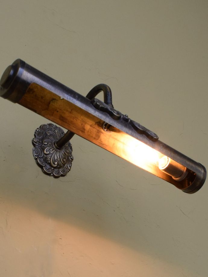 点灯後のアンティーク照明