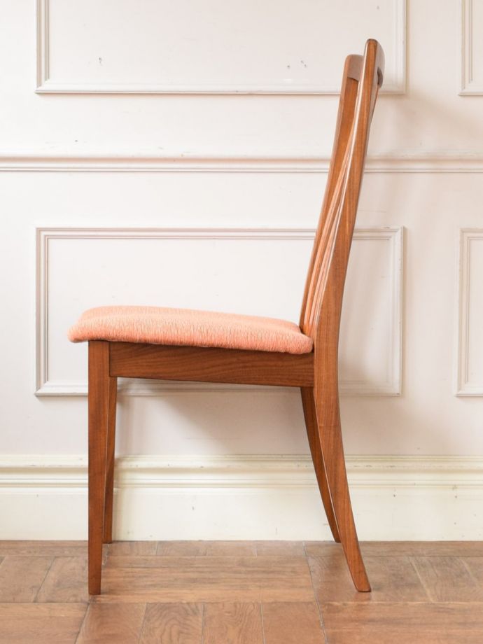 G-planの椅子の側面