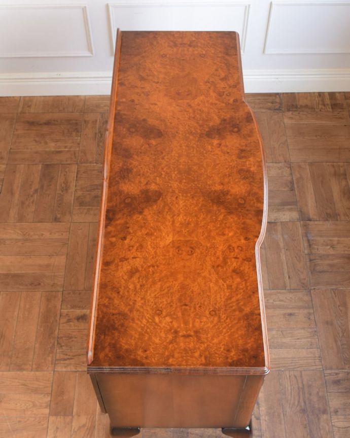 アンティークのキャビネット　アンティーク家具　サイドボード　上から見てるとこんな感じです。(m-668-f)