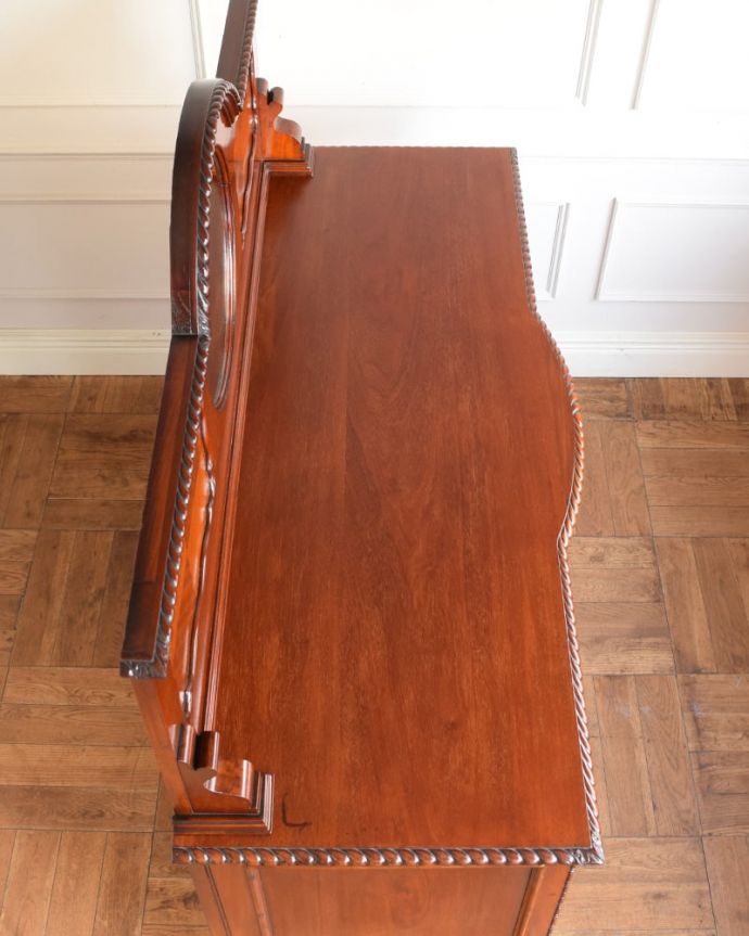 アンティークのキャビネット　アンティーク家具　ミラーバックサイドボード　天板もしっかりキレイに修復しました。(m-669-f)