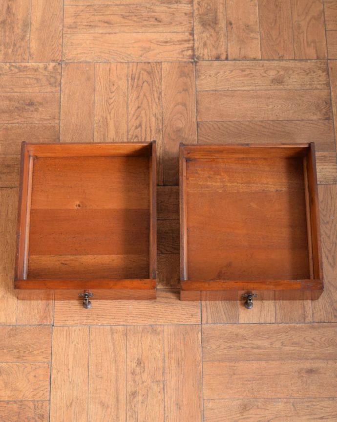 アンティークのキャビネット　アンティーク家具　ミラーバックサイドボード　もちろん引き出しの中もキレイに修復しましたもともとシルバーのカトラリーなどを入れて収納していた引き出し。(m-669-f)