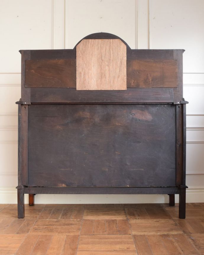 アンティークのキャビネット　アンティーク家具　ミラーバックサイドボード　もちろん、後ろ姿もキレイです。(m-669-f)