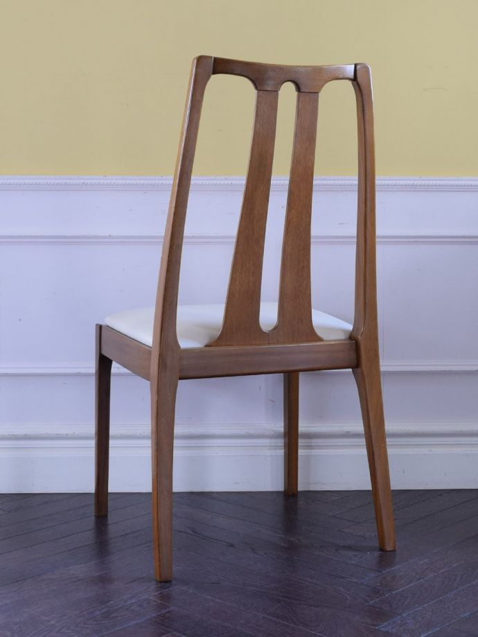 ビンテージチェアの後ろ姿