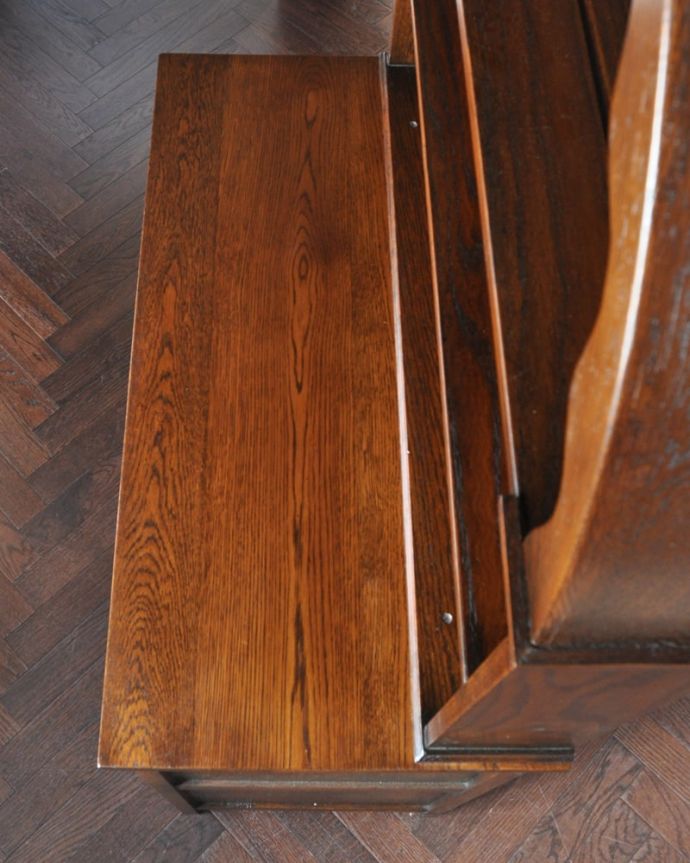 アンティークのキャビネット アンティーク家具 カップボード 天板部分もキレイに仕上げました。(m-670-f)